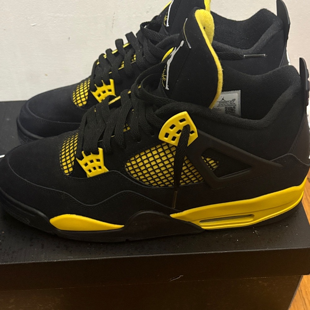 Jordan Black and Yellow Sneakers - Picture 4 of 8